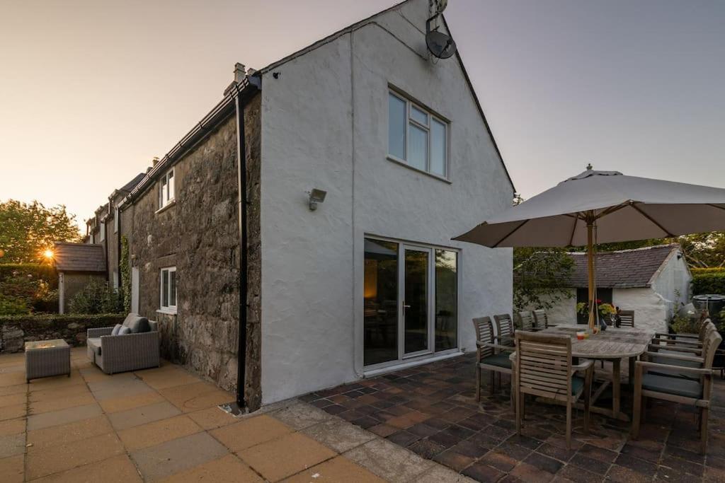 Plas Newydd With Swimming Pool, Fire Pit, And Log Fires Villa Rhiw Bagian luar foto