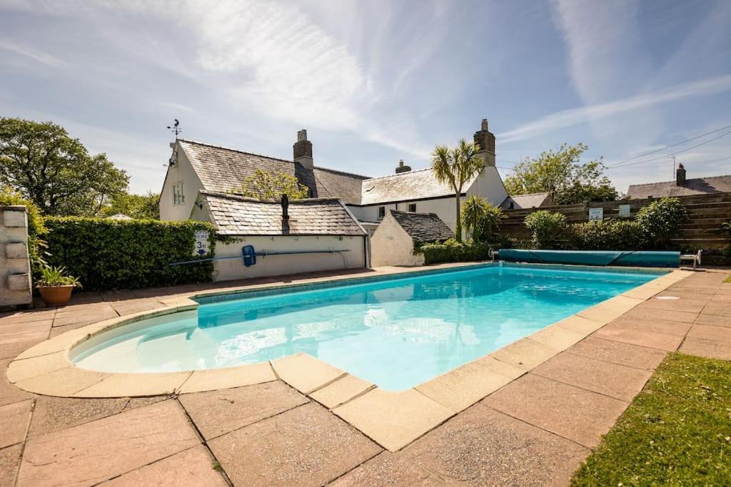 Plas Newydd With Swimming Pool, Fire Pit, And Log Fires Villa Rhiw Bagian luar foto