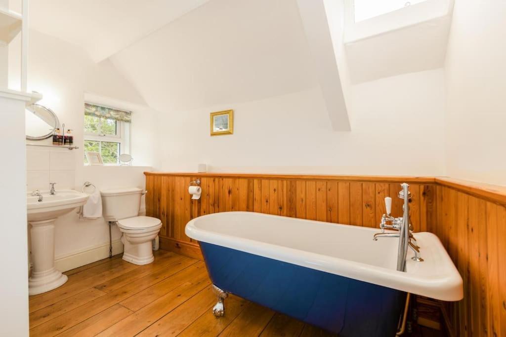 Plas Newydd With Swimming Pool, Fire Pit, And Log Fires Villa Rhiw Bagian luar foto